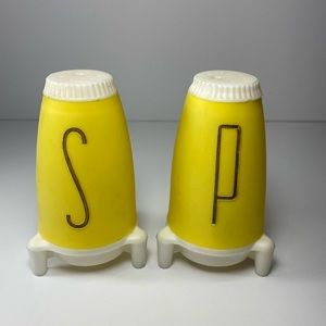 Salt&Pepper Tupperware? Set